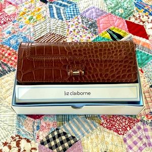 COPY - Brown leather Liz Claiborne wallet - never been used.